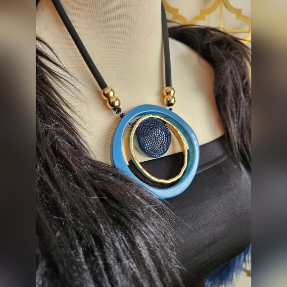 ✨️Elegant Gold and Blue Necklace with Earrings Set - Picture 3 of 16